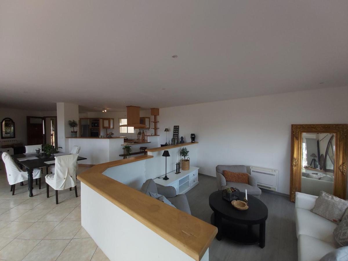 Beautiful Villa With A Stunning View Roujan المظهر الخارجي الصورة