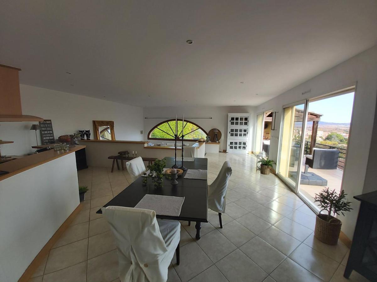 Beautiful Villa With A Stunning View Roujan المظهر الخارجي الصورة
