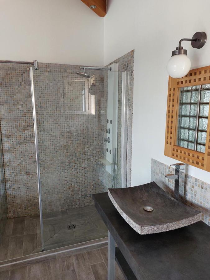 Beautiful Villa With A Stunning View Roujan المظهر الخارجي الصورة